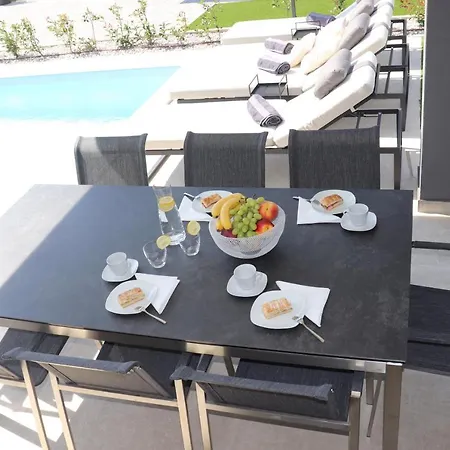 Luxury Villa Meerbrise - Private Pool - Near Medulin, Kamenjak, Pola